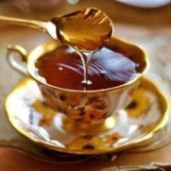 miele nel tè